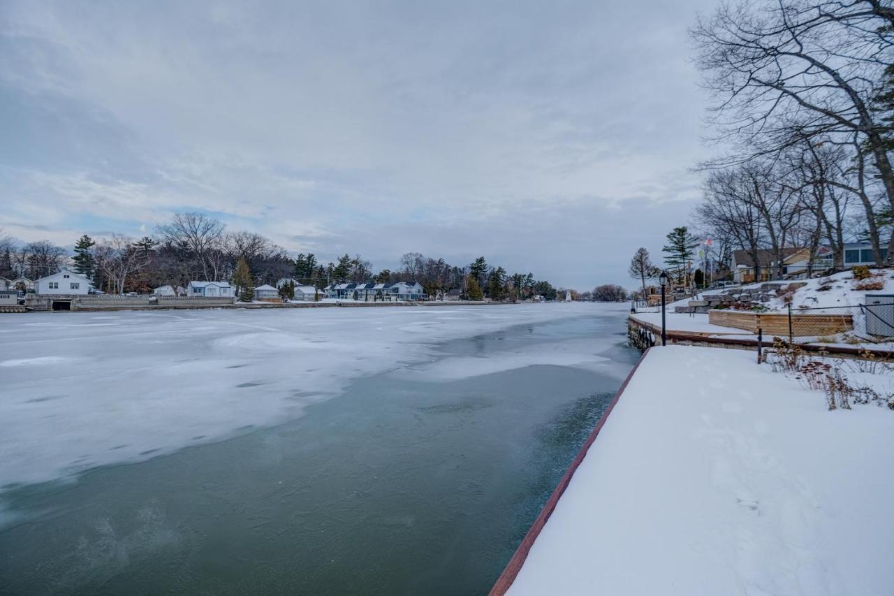 Wasaga Beach Cottage ภายนอก รูปภาพ